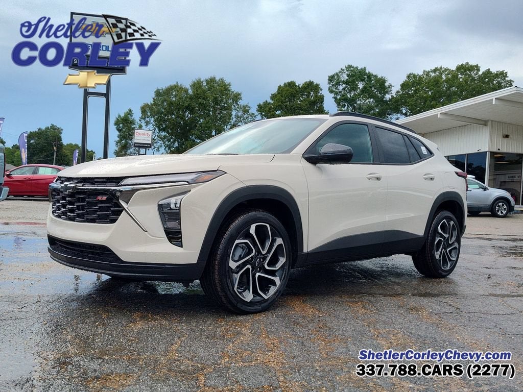 2026 Chevrolet Trax 2RS in White Sands — front three-quarter view